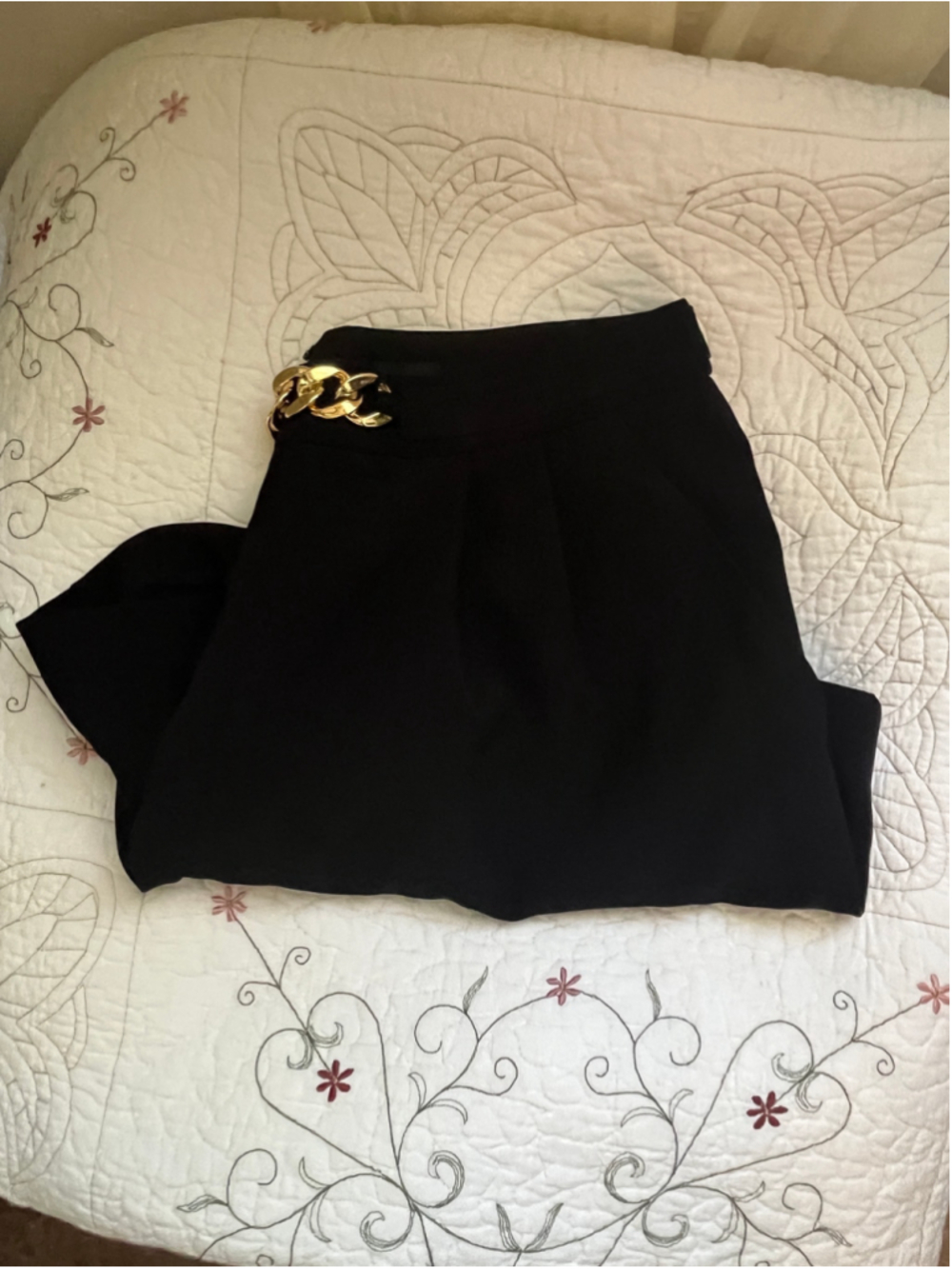 Women's BOLD elements Black High Waist Shorts with Gold Chain, Size 8 - Picture 9 of 10